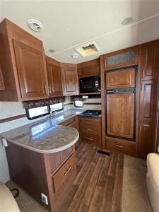 2012 Dutchmen KOMFORT 2920FRK   - Photo 6 - Hatch, NM 87937