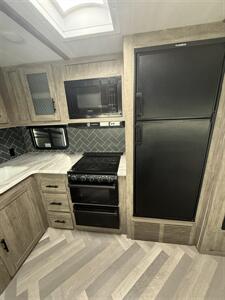 2021 Salem HEMIPSHERE 25RBHL   - Photo 12 - Hatch, NM 87937