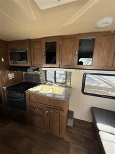 2017 Forest River SALEM CRUISE LITE 241QBXL - Photo 8 - Hatch, NM 87937