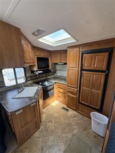 2008 Keystone COUGAR 292RKS - Photo 9 - Hatch, NM 87937
