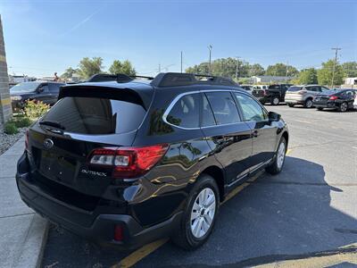 2018 Subaru Outback 2.5i Premium   - Photo 7 - Elkhart, IN 46514