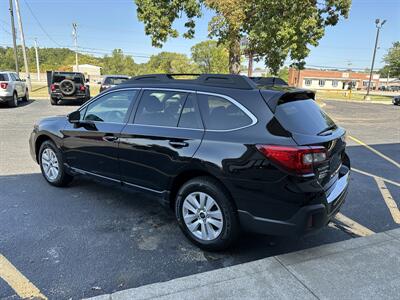 2018 Subaru Outback 2.5i Premium   - Photo 4 - Elkhart, IN 46514