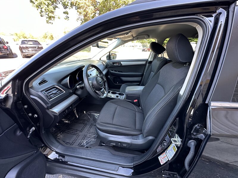 2018 Subaru Outback 2.5i Premium   - Photo 17 - Elkhart, IN 46514