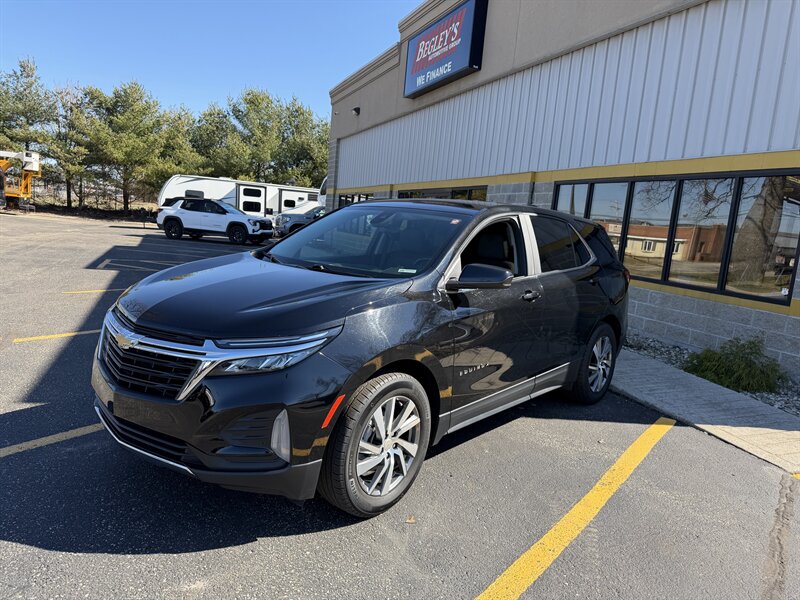 2022 Chevrolet Equinox LT   - Photo 1 - Elkhart, IN 46514