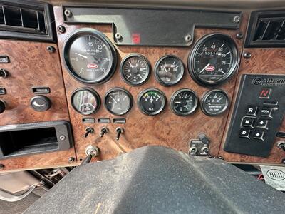 2005 Peterbilt 335 Dump Truck   - Photo 21 - Elkhart, IN 46514