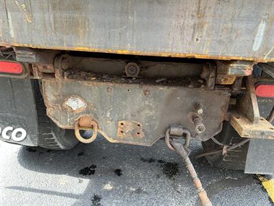 2005 Peterbilt 335 Dump Truck   - Photo 19 - Elkhart, IN 46514
