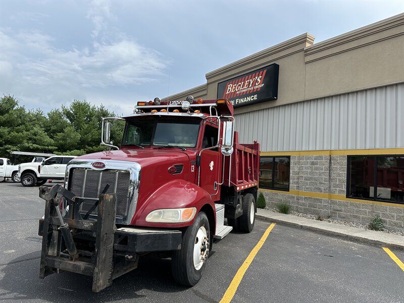 2005 Peterbilt 335 Dump Truck - Photo 1 - Elkhart, IN 46514