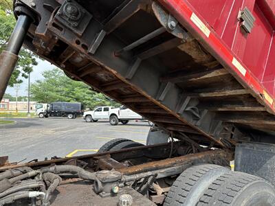 2005 Peterbilt 335 Dump Truck   - Photo 17 - Elkhart, IN 46514