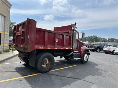 2005 Peterbilt 335 Dump Truck   - Photo 11 - Elkhart, IN 46514