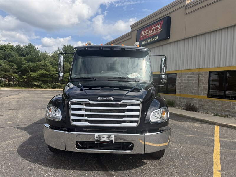 2025 Freightliner M2 106 - Photo 3 - Elkhart, IN 46514