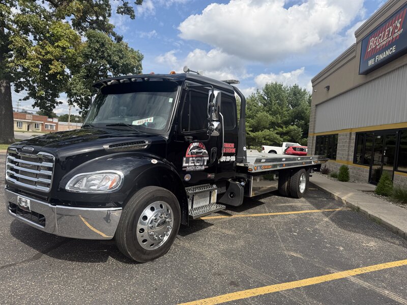 2025 Freightliner M2 106 - Photo 4 - Elkhart, IN 46514