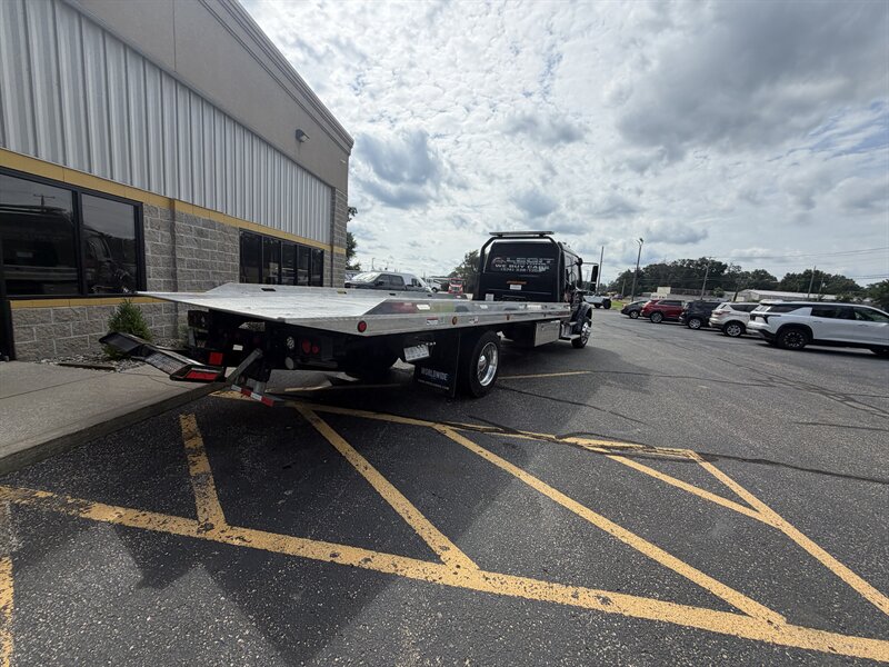 2025 Freightliner M2 106 - Photo 9 - Elkhart, IN 46514