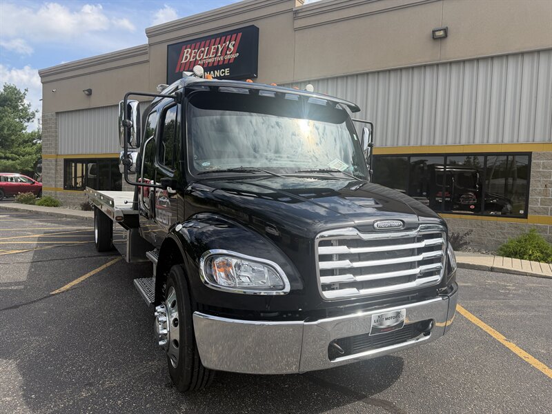 2025 Freightliner M2 106 - Photo 2 - Elkhart, IN 46514