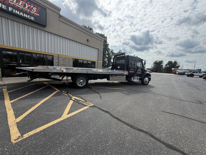 2025 Freightliner M2 106 - Photo 10 - Elkhart, IN 46514