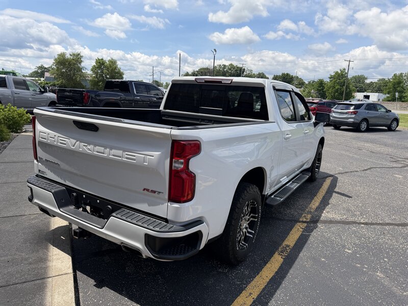 2020 Chevrolet Silverado 1500 RST - Photo 7 - Elkhart, IN 46514