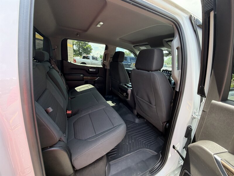2020 Chevrolet Silverado 1500 RST - Photo 13 - Elkhart, IN 46514