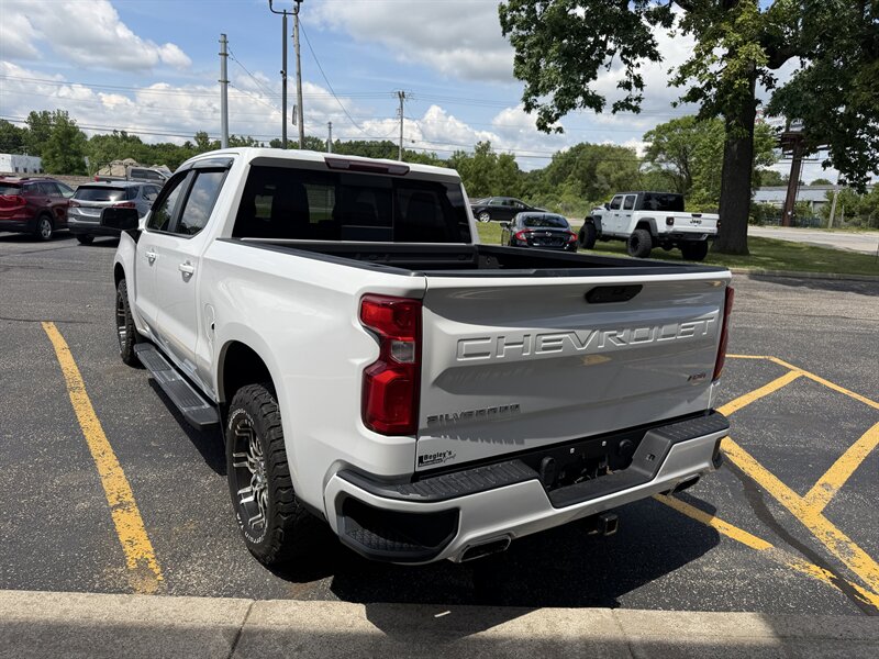 2020 Chevrolet Silverado 1500 RST - Photo 5 - Elkhart, IN 46514