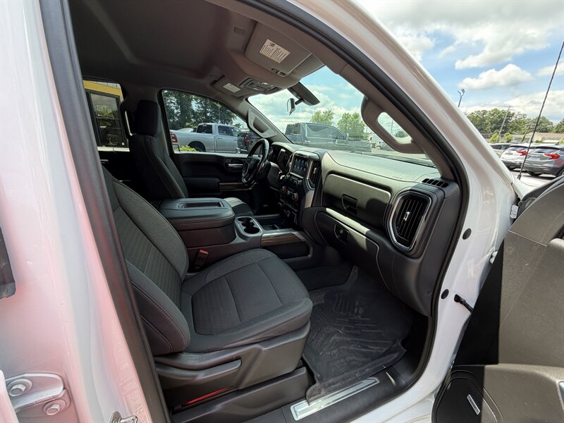 2020 Chevrolet Silverado 1500 RST - Photo 12 - Elkhart, IN 46514