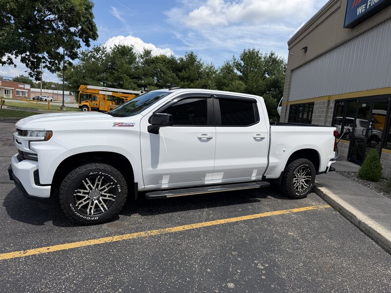2020 Chevrolet Silverado 1500 RST - Photo 2 - Elkhart, IN 46514