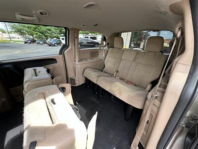 2015 Dodge Grand Caravan SXT   - Photo 17 - Elkhart, IN 46514