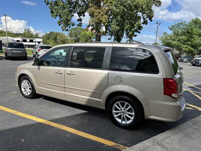 2015 Dodge Grand Caravan SXT   - Photo 4 - Elkhart, IN 46514