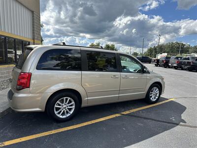 2015 Dodge Grand Caravan SXT   - Photo 8 - Elkhart, IN 46514