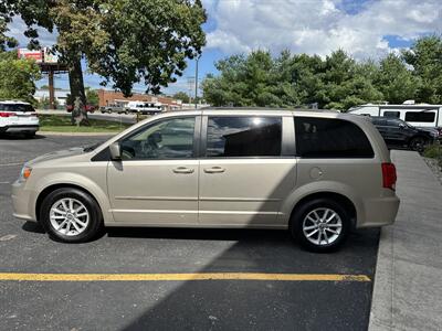 2015 Dodge Grand Caravan SXT   - Photo 3 - Elkhart, IN 46514
