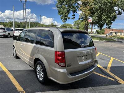 2015 Dodge Grand Caravan SXT   - Photo 5 - Elkhart, IN 46514