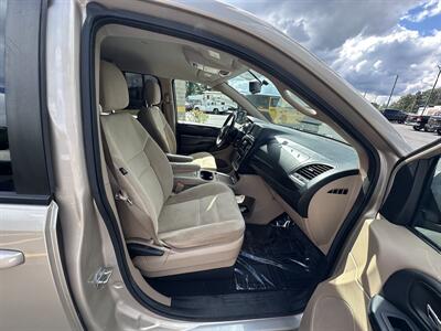 2015 Dodge Grand Caravan SXT   - Photo 12 - Elkhart, IN 46514
