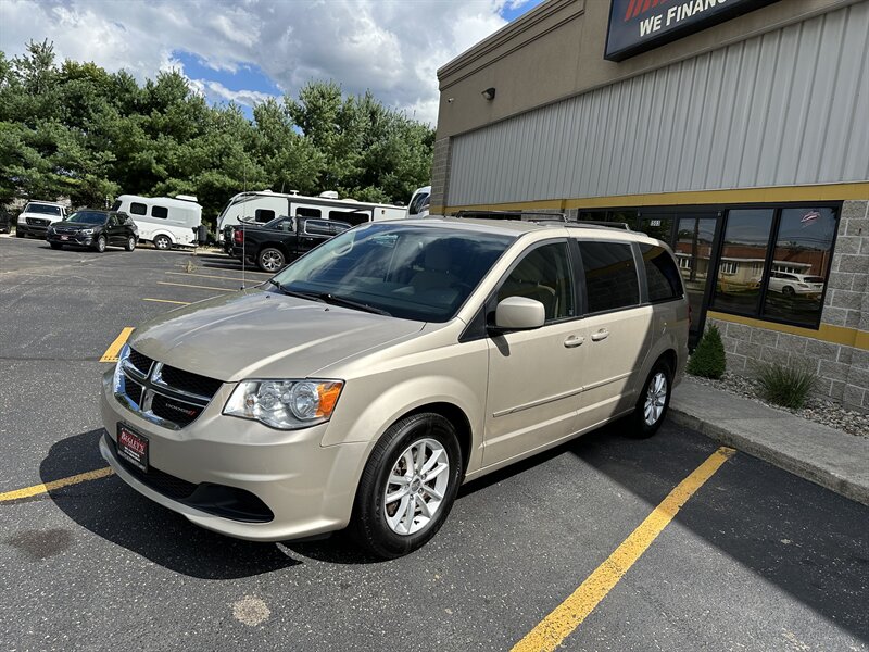 2015 Dodge Grand Caravan SXT - Photo 1 - Elkhart, IN 46514