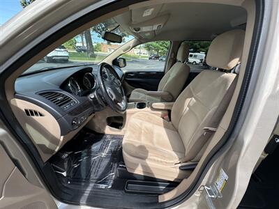 2015 Dodge Grand Caravan SXT   - Photo 18 - Elkhart, IN 46514