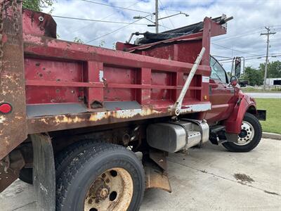 2002 Ford F-650   - Photo 5 - Elkhart, IN 46514