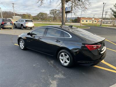 2020 Chevrolet Malibu LS   - Photo 3 - Elkhart, IN 46514