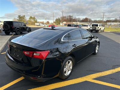 2020 Chevrolet Malibu LS   - Photo 4 - Elkhart, IN 46514