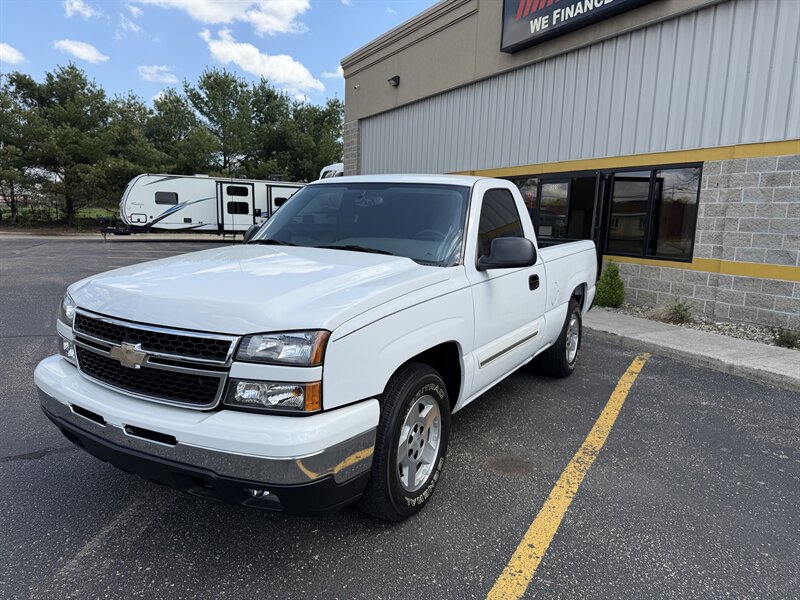 2006 Chevrolet Silverado 1500 LT1   - Photo 1 - Elkhart, IN 46514