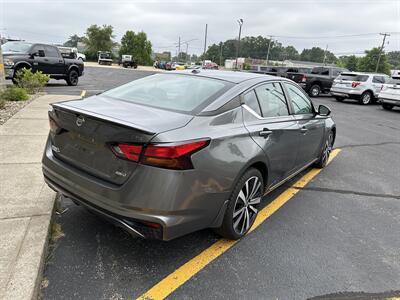 2019 Nissan Altima 2.5 SR   - Photo 19 - Elkhart, IN 46514