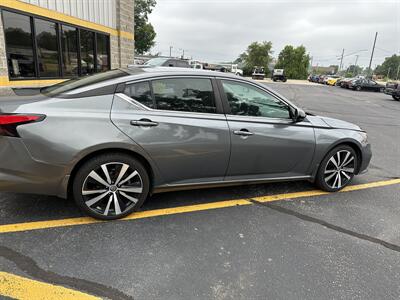 2019 Nissan Altima 2.5 SR   - Photo 18 - Elkhart, IN 46514