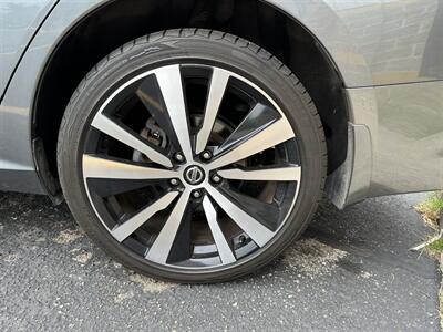 2019 Nissan Altima 2.5 SR   - Photo 2 - Elkhart, IN 46514