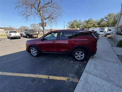 2024 GMC Terrain SLE   - Photo 3 - Elkhart, IN 46514