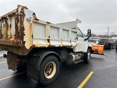 2009 Chevrolet 7500 Dump Truck   - Photo 4 - Elkhart, IN 46514