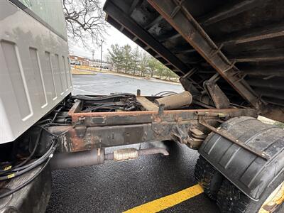 2009 Chevrolet 7500 Dump Truck   - Photo 10 - Elkhart, IN 46514