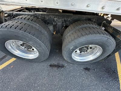 2006 Freightliner Columbia 112   - Photo 7 - Elkhart, IN 46514