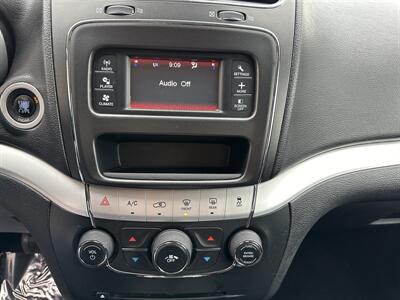 2013 Dodge Journey SXT   - Photo 13 - Elkhart, IN 46514