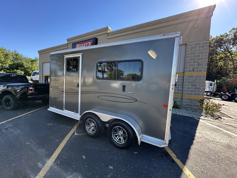 2024 Frontier Ambassador 67 " - Photo 8 - Elkhart, IN 46514