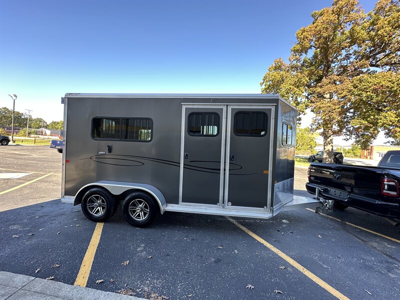 2024 Frontier Ambassador 67 " - Photo 2 - Elkhart, IN 46514