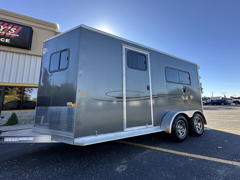2024 Frontier Ambassador 67 " - Photo 4 - Elkhart, IN 46514