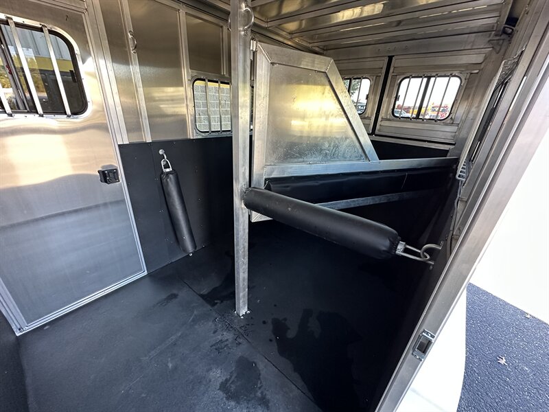 2024 Frontier Ambassador 67 " - Photo 5 - Elkhart, IN 46514