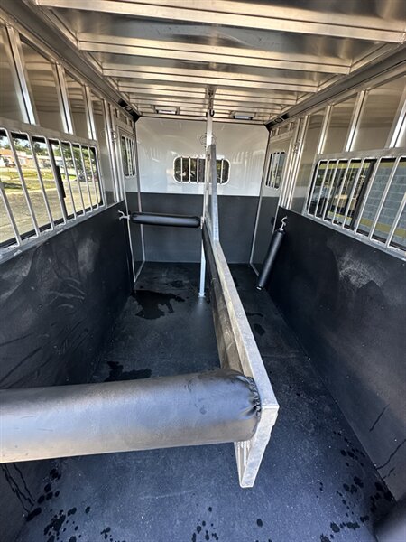 2024 Frontier Ambassador 67 " - Photo 7 - Elkhart, IN 46514