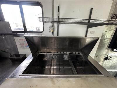 1999 Freightliner Chassis Food Truck   - Photo 8 - Elkhart, IN 46514