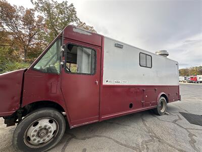 1999 Freightliner Chassis Food Truck   - Photo 3 - Elkhart, IN 46514